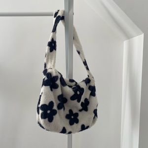 Trendy Black & White Flower Purse